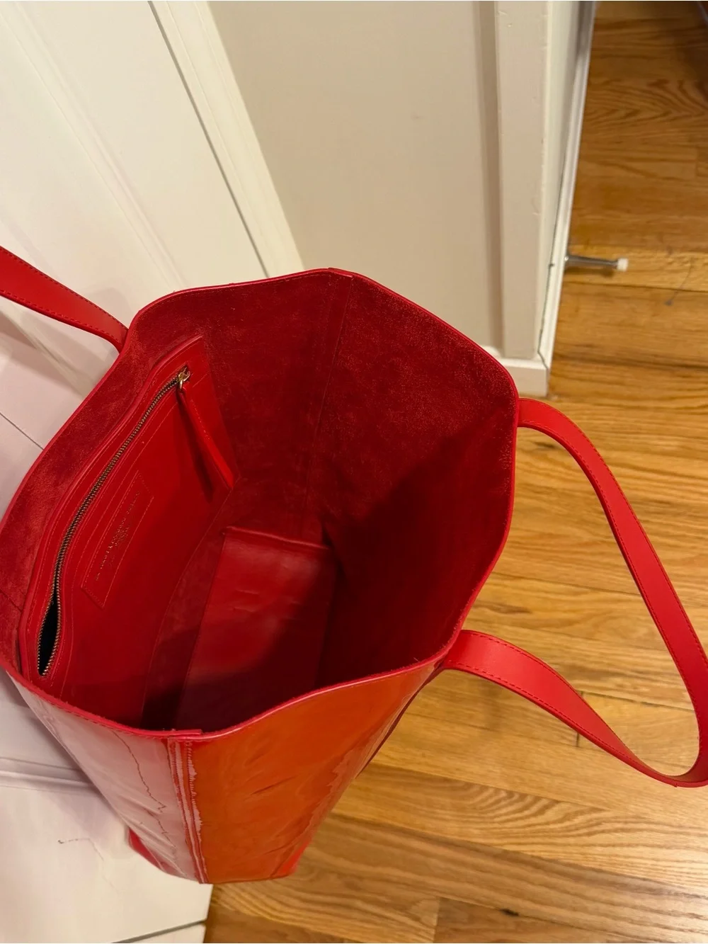 Sezane "The Tote" in Patent Red - Picture 9 of 14
